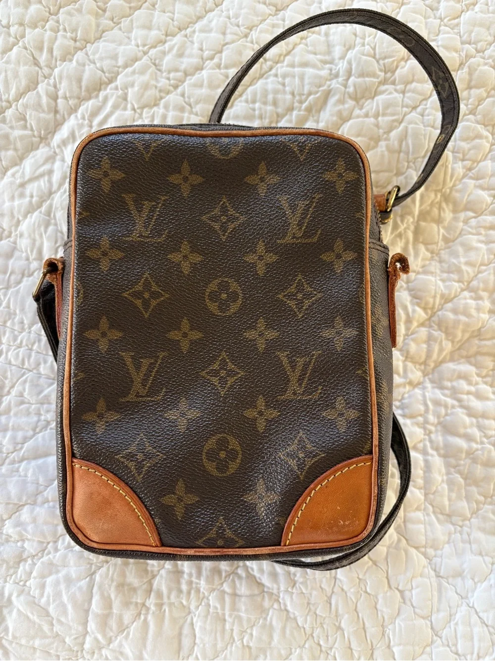 Louis Vuitton compact vintage